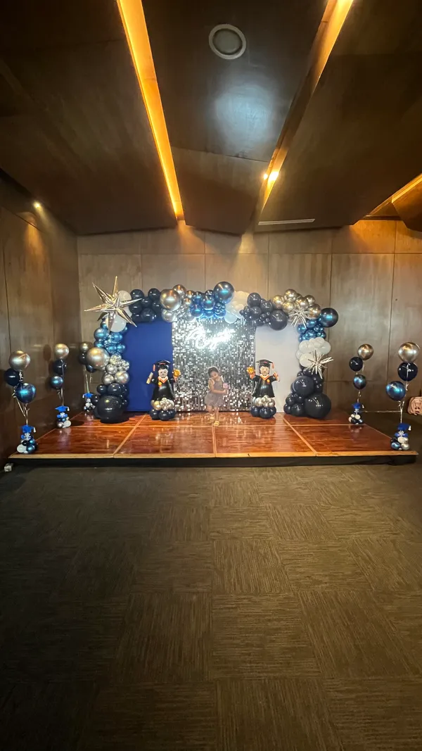 Mampara decorada de Hip Hip Balloons