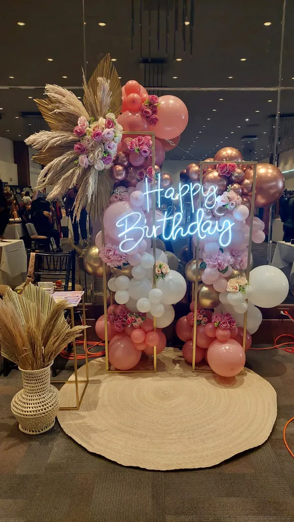 Mampara decorada de Hip Hip Balloons