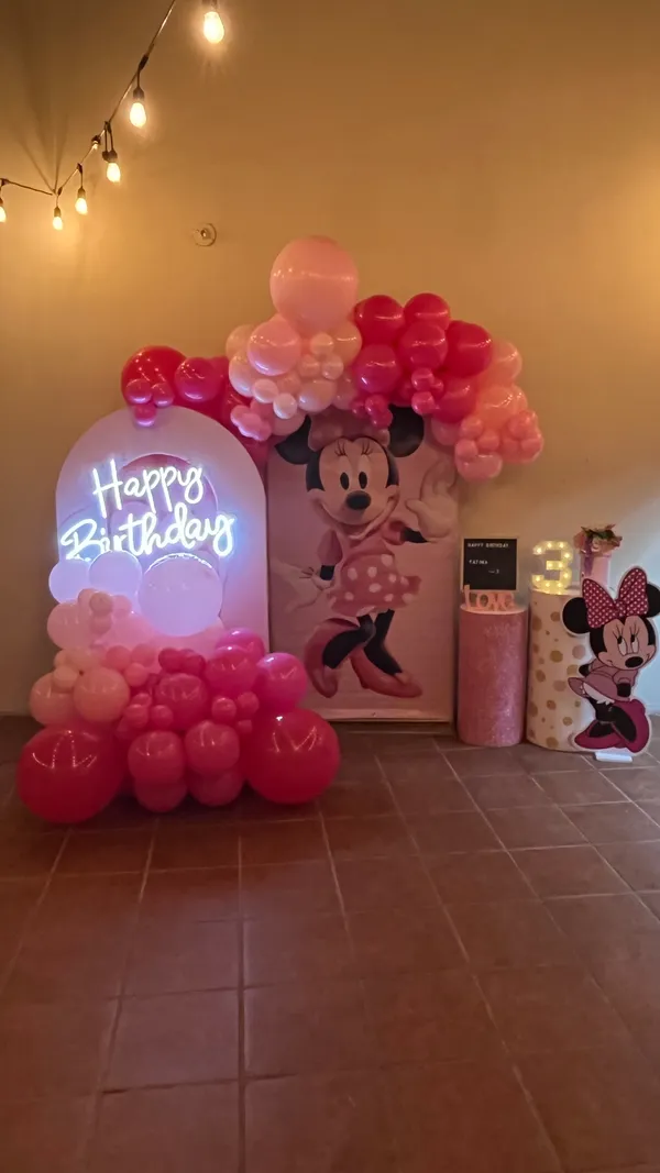 Mampara decorada de Hip Hip Balloons