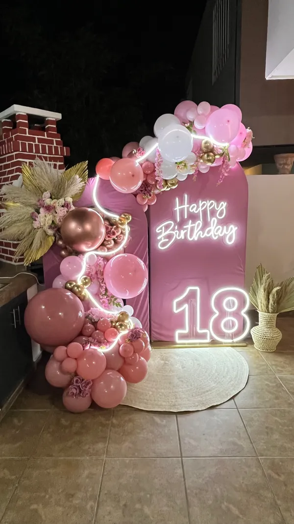 Mampara decorada de Hip Hip Balloons